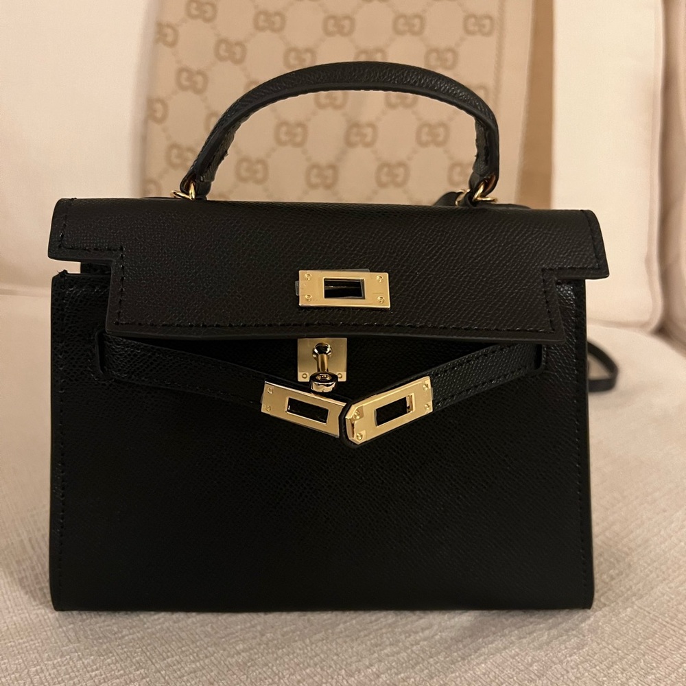 Hot Trendy - Lady Mini Bag. If you know you know …